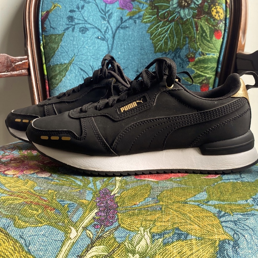 Black & gold Puma Soft Foam Athletic Shoes